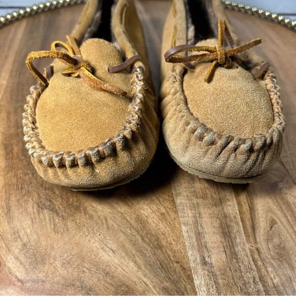 Minnetonka Moccasin 40263 Tan Slipper/Shoe Sz 8 - Picture 5 of 12